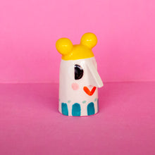 Load image into Gallery viewer, Palmira, Nosy People - Handmade Ceramic Sculpture