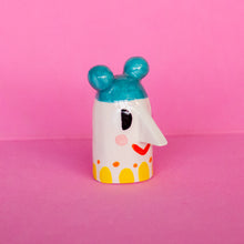 Load image into Gallery viewer, Alzira, Nosy People - Handmade Ceramic Sculpture
