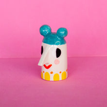Load image into Gallery viewer, Alzira, Nosy People - Handmade Ceramic Sculpture
