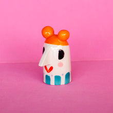 Load image into Gallery viewer, Zulmira, Nosy People - Handmade Ceramic Sculpture
